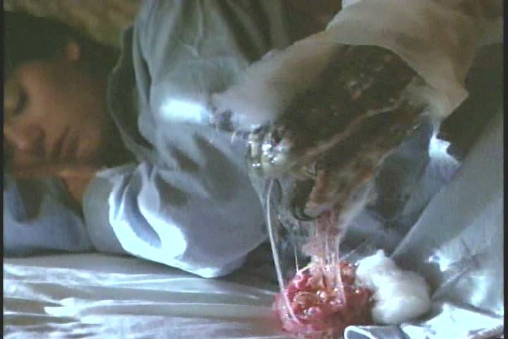 Кадр из фильма Проклятие 2: Укус / Curse II: The Bite (1989)