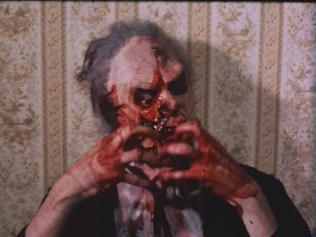 Кадр из фильма Мертвец по соседству / The Dead Next Door (1989)