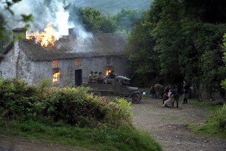 Кадр из фильма Ветер, который качает вереск / The Wind that Shakes the Barley (2006)