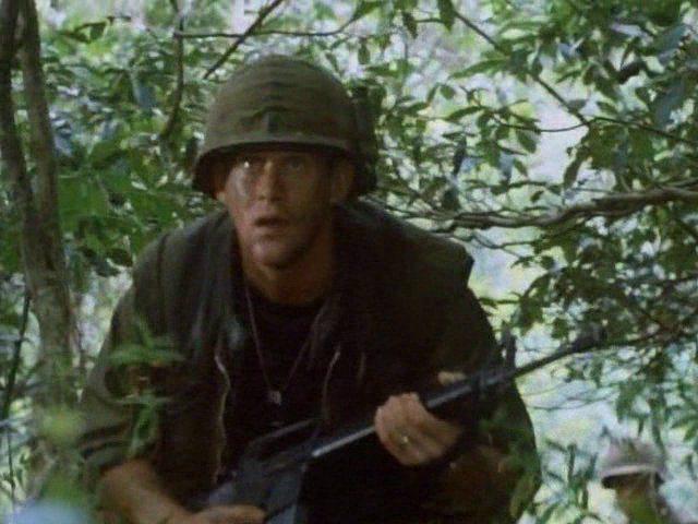 Кадр из фильма Командир взвода / Platoon Leader (1989)