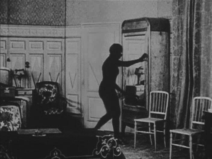 Кадр из фильма Вампиры / Les vampires (1915)