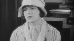Кадры из фильма Уходит улыбаясь / Exit Smiling (1926)