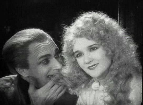 Кадр из фильма Человек, который смеётся / The Man Who Laughs (1928)