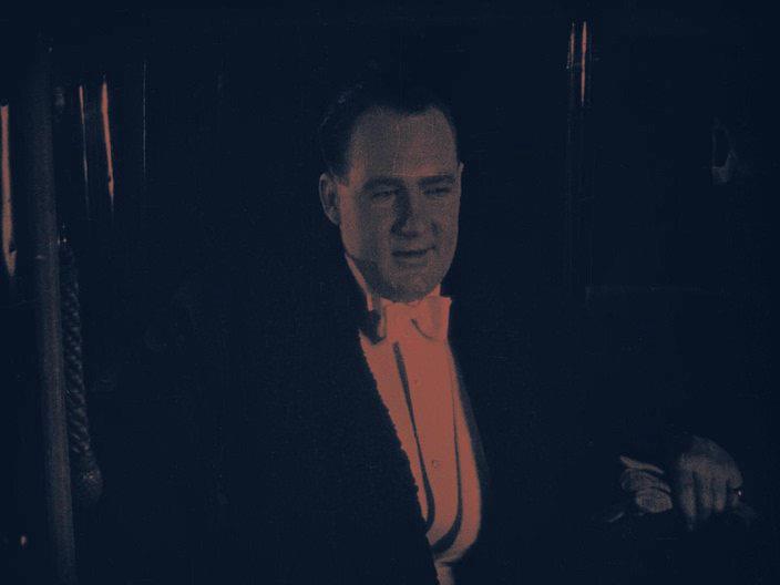 Кадр из фильма По наклонной плоскости / Downhill (1927)