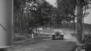 Кадры из фильма Трое с бензоколонки / Die Drei von der Tankstelle (1930)