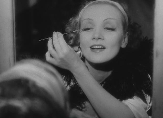 Кадр из фильма Белокурая Венера / Blonde Venus (1932)