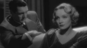 Кадры из фильма Белокурая Венера / Blonde Venus (1932)