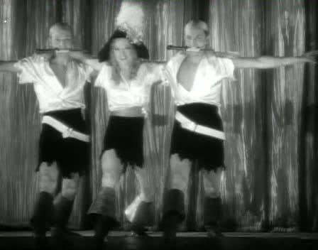 Кадр из фильма Блондинка из варьете / Blondie of the Follies (1932)