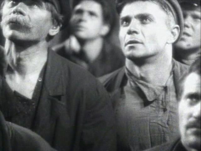 Кадр из фильма Окраина (1933)