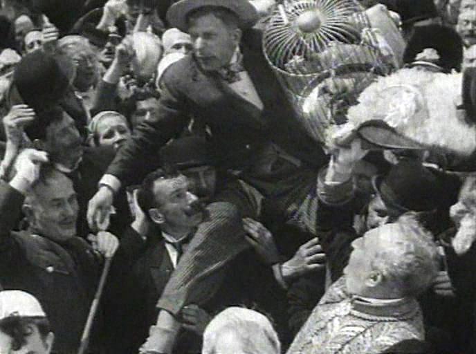 Кадр из фильма Марионетки (1933)