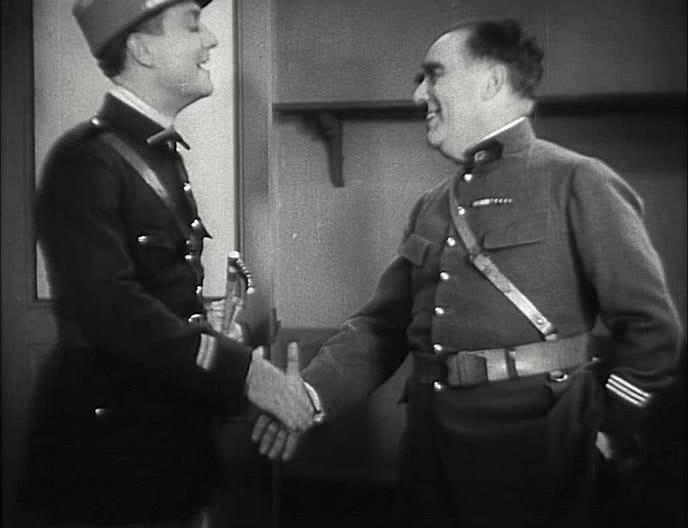 Кадр из фильма Полковой петух / Le coq du régiment (1933)