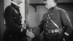 Кадры из фильма Полковой петух / Le coq du régiment (1933)