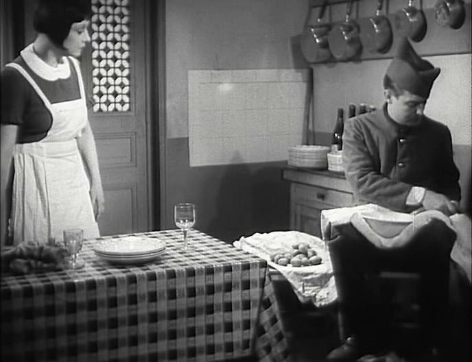 Кадр из фильма Полковой петух / Le coq du régiment (1933)