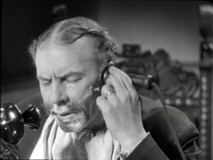 Кадр из фильма Великий утешитель (1933)