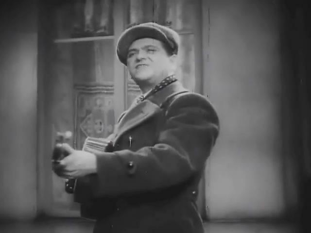 Кадр из фильма Песенник Варшавы / Spies of Warsaw (1934)