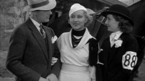 Кадры из фильма Женщина в красном / The Woman in Red (1935)