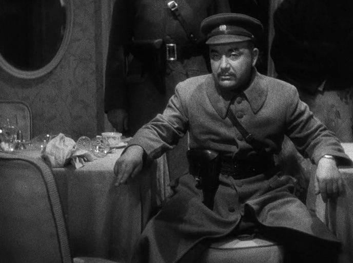 Кадр из фильма Смерть генерала на рассвете / The General Died at Dawn (1936)