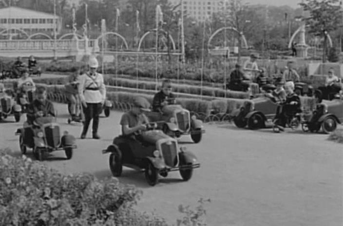 Кадр из фильма Воздушное приключение (1937)