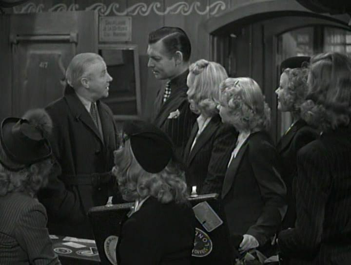 Кадр из фильма Восторг идиота / Idiot's Delight (1939)