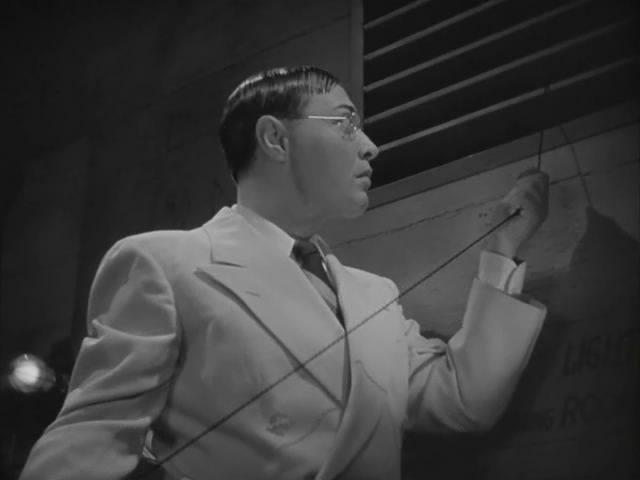 Кадр из фильма Последнее предупреждение мистера Мото / Mr. Moto's Last Warning (1939)