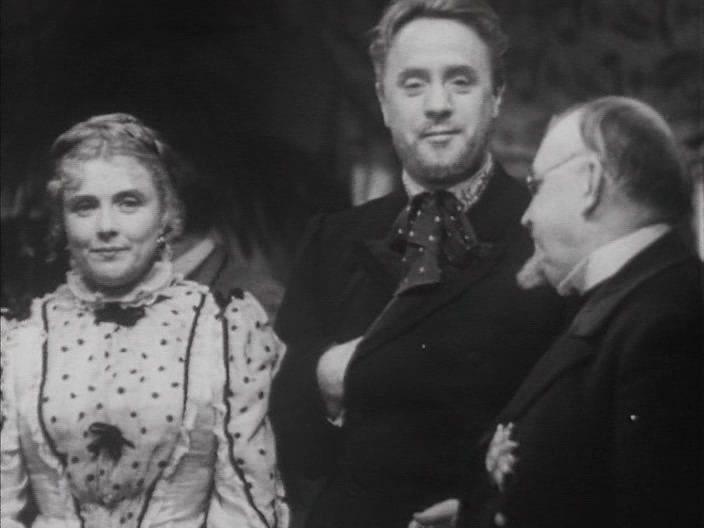 Кадр из фильма Человек в футляре (1939)