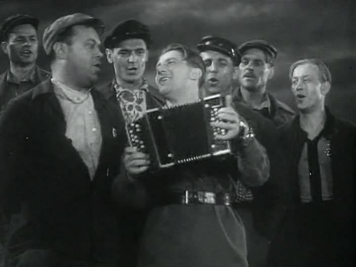 Кадр из фильма Трактористы (1939)