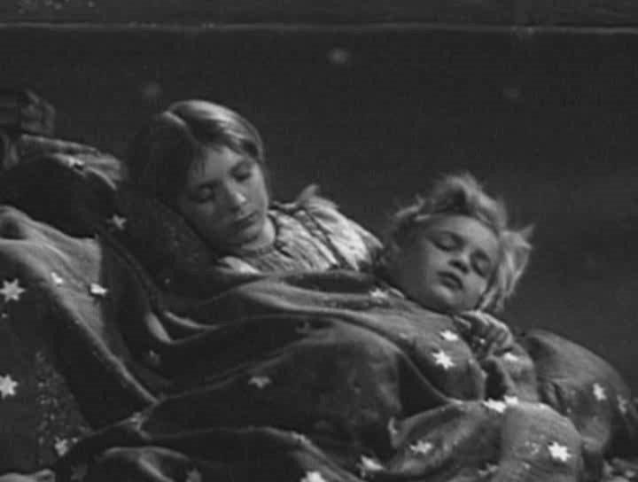 Кадр из фильма Волшебное зерно (1941)