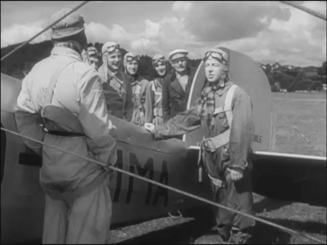 Кадр из фильма Квакс - незадачливый пилот / Quax, der Bruchpilot (1941)