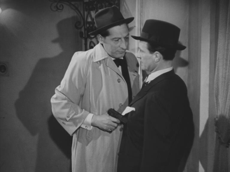 Кадр из фильма Убийца живет в доме... №21 / L'assassin habite... au 21 (1942)