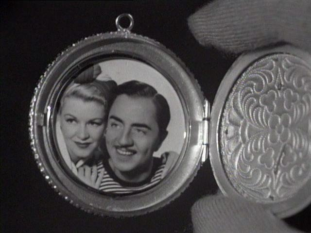 Кадр из фильма Перекрестки / Crossroads (1942)
