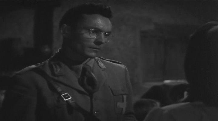 Кадр из фильма Человек с крестом / L'uomo dalla croce (1943)