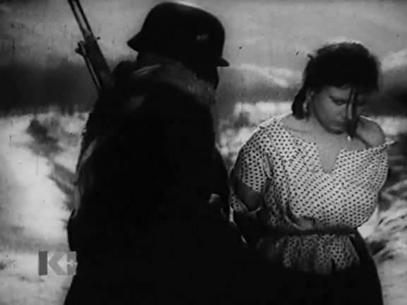 Кадр из фильма Она защищает Родину (1943)