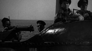 Кадры из фильма Погружаемся на рассвете (Ночное погружение) / We Dive at Dawn (1943)