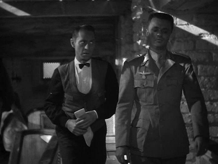Кадр из фильма Пять гробниц по пути в Каир / Five Graves to Cairo (1943)