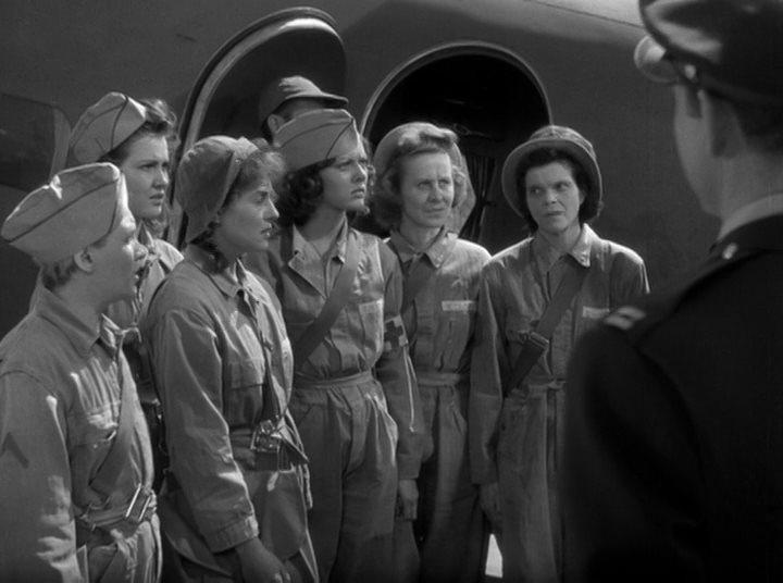 Кадр из фильма Сквозь гордость, тоску и утраты / So Proudly We Hail! (1943)