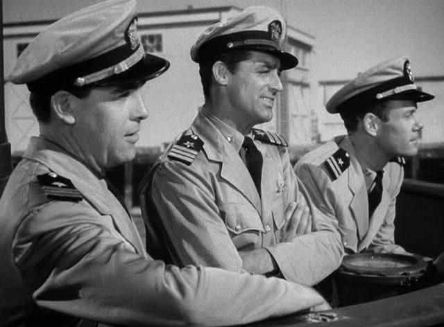 Кадр из фильма Пункт назначения – Токио / Destination Tokyo (1943)
