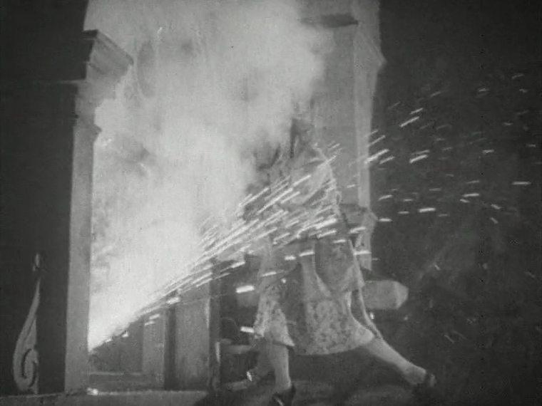 Кадр из фильма Одна семья (1943)