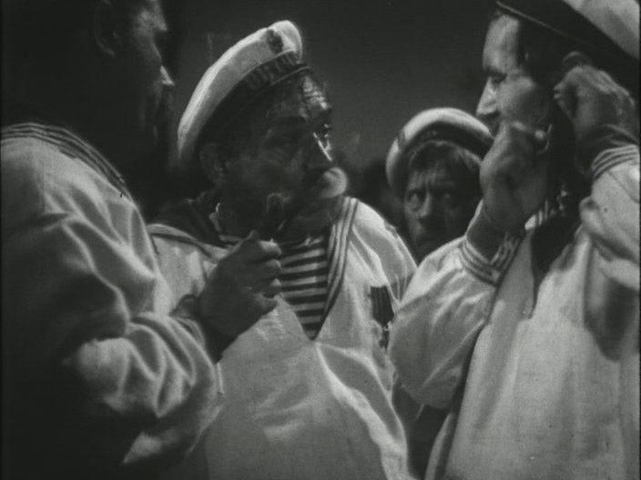 Кадр из фильма В дальнем плавании (1945)