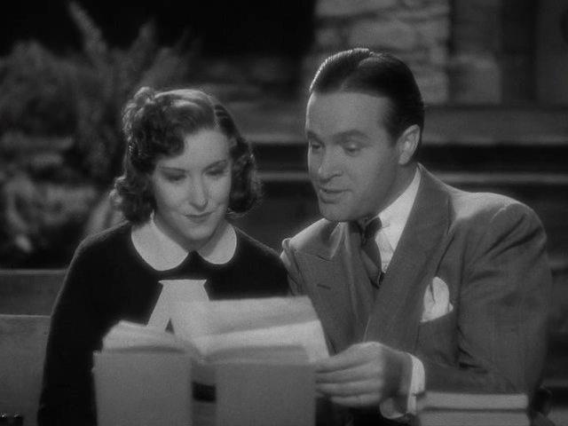 Кадр из фильма Школа свинга / College Swing (1938)