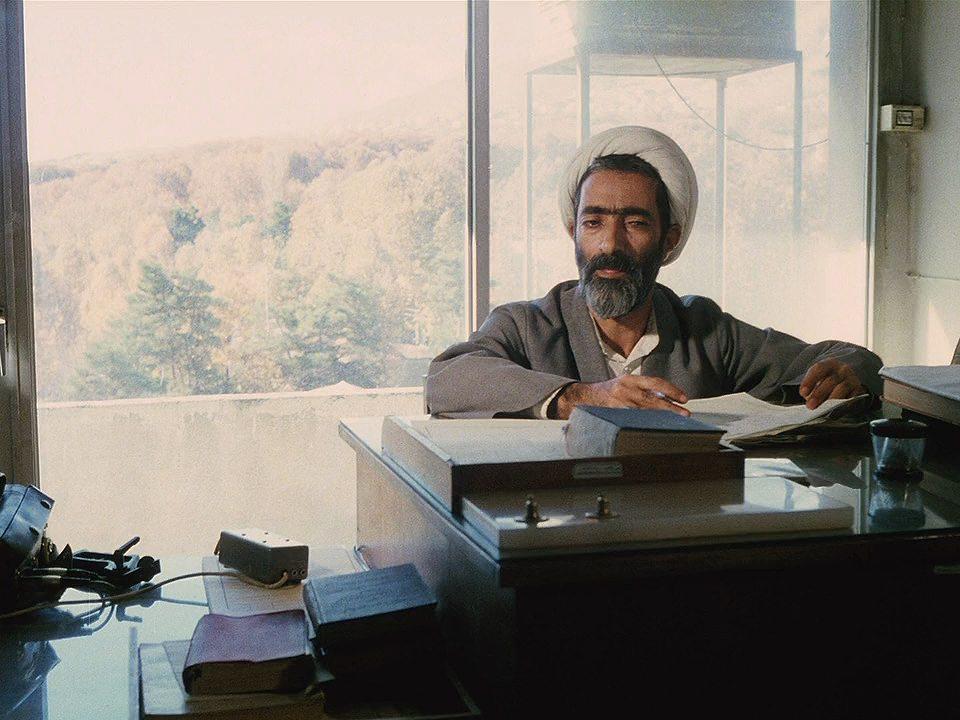 Кадр из фильма Крупный план / Nema-ye Nazdik (1990)