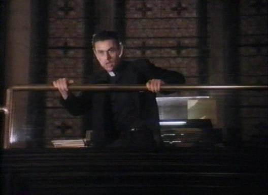Кадр из фильма По ту сторону тьмы / La Casa 5 (1990)