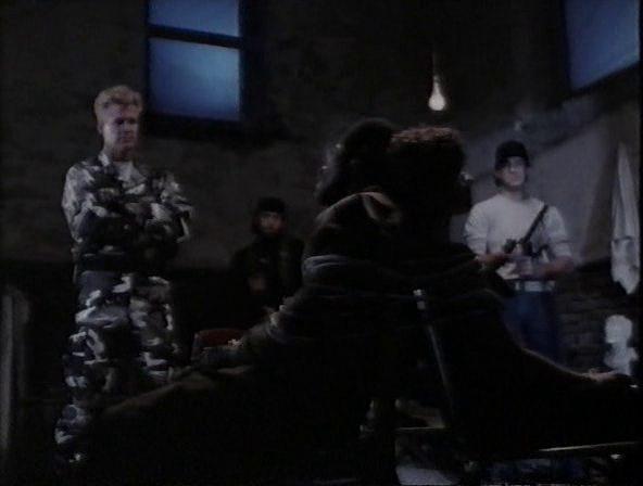Кадр из фильма Уличный охотник / Street Hunter (1990)