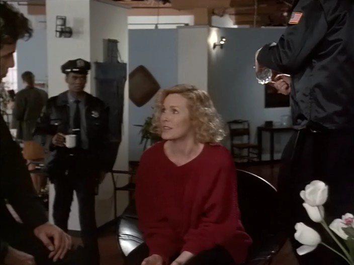 Кадр из фильма Шорохи / Whispers (1990)