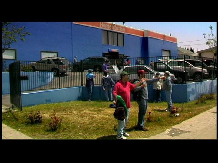 Кадр из фильма День без мексиканца / A Day Without a Mexican (2006)