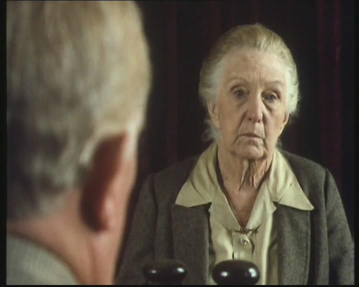 Кадр из фильма Мисс Марпл: С помощью зеркала / Miss Marple: They Do It with Mirrors (1991)