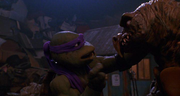 Кадр из фильма Черепашки-ниндзя 2: Тайна изумрудного зелья / Teenage Mutant Ninja Turtles II: The Secret of the Ooze (1991)