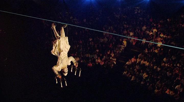 Кадр из фильма Цирк солнца: Кортеж / Cirque Du Soleil: Corteo (2006)