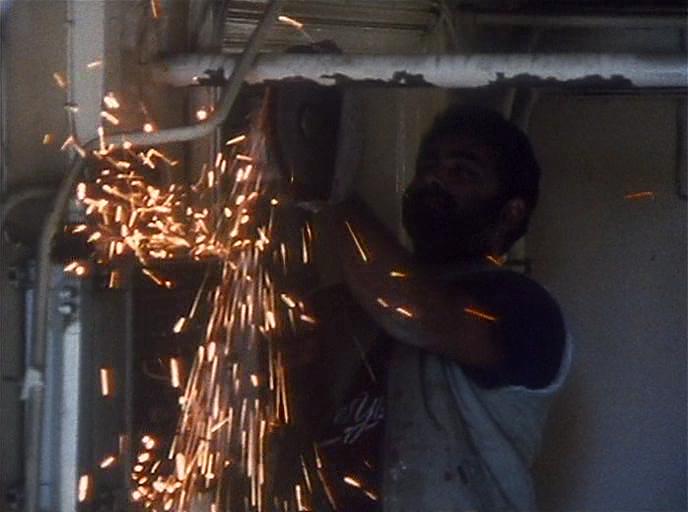 Кадр из фильма Отбросы общества / Riff-Raff (1991)