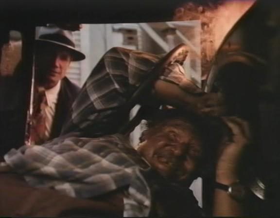 Кадр из фильма Бросив смертельный взгляд / Cast a Deadly Spell (1991)
