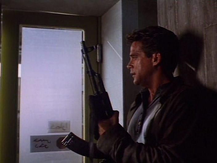 Кадр из фильма Живой щит / The Human Shield (1991)